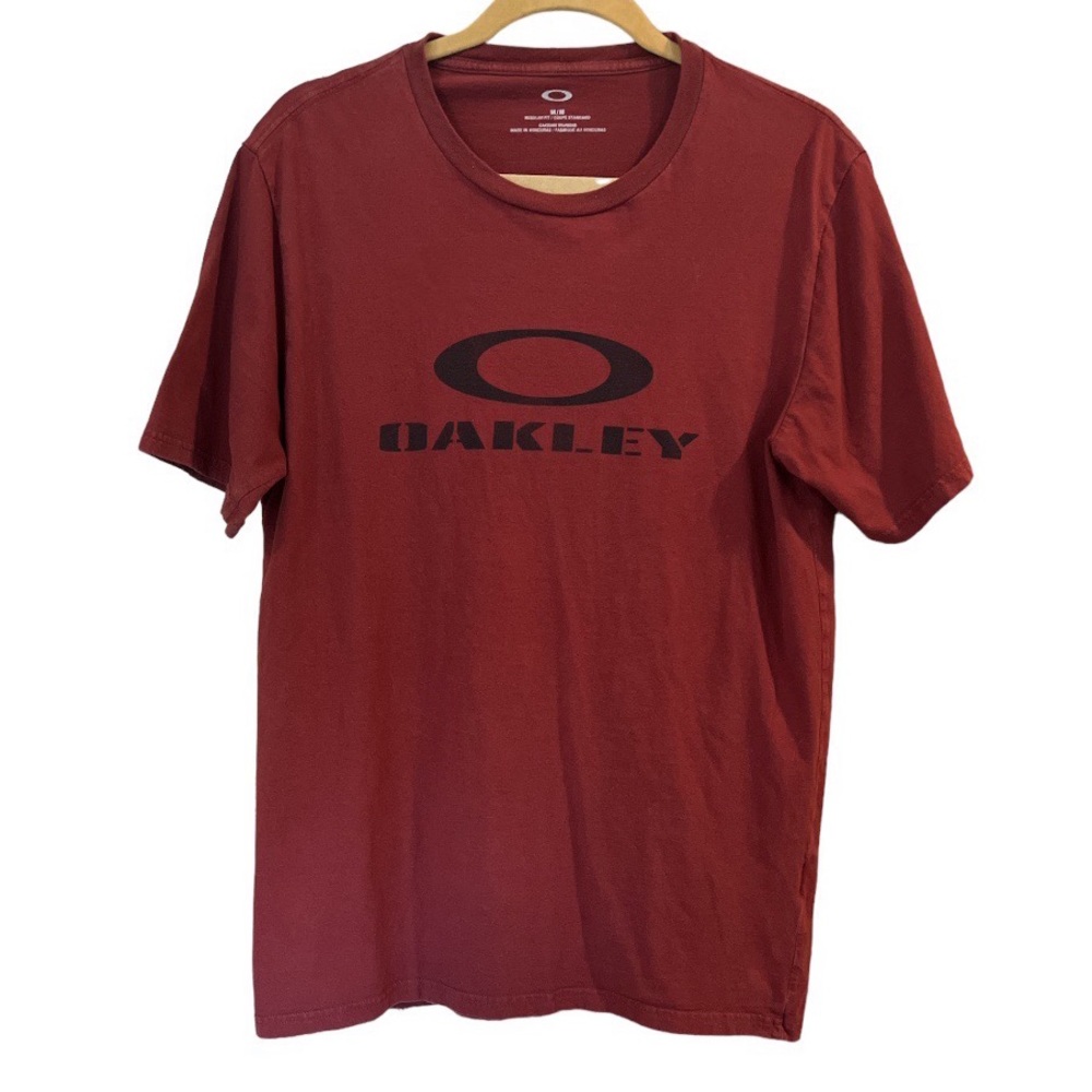 Oakley graphic T-shirt, burgundy, Logo with black lettering, Regular fit…